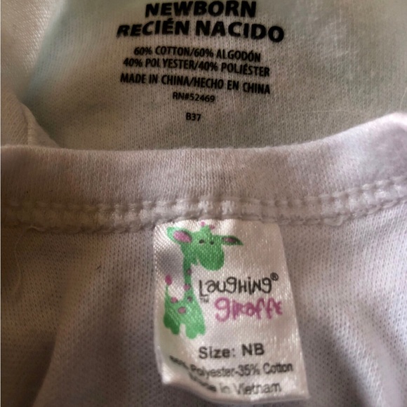 2 Pk Bodysuits “NB “Little Sister” On One And “Stop Texting And Just Feed Me” - Picture 3 of 4